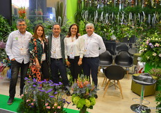 Rumhora is a grower of foliage employing around 200 people. It's a family business which started of in 2004, and is headed by Carlos Castro (in the middle). Ruscus and other types of greens & bouquet fillers are produced in five different locations, all grouped together at about one hour driving from Bogota.